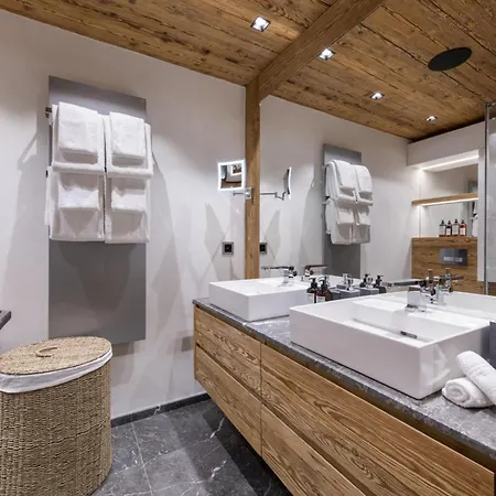 The Summit Of Tranquility: Chalet Sanctuary Apartment *